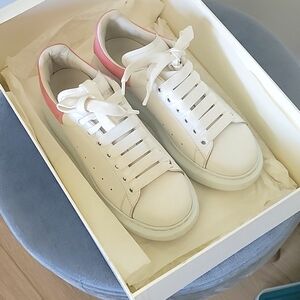 Alexander McQueen Sneakers in light pink and white.